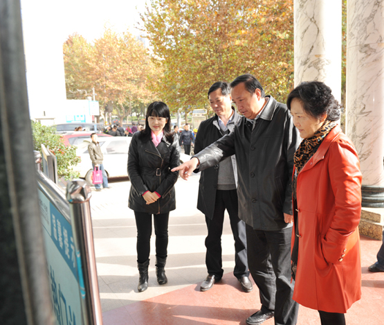市卫生局领导督查我院服务进城务工人员医疗工作