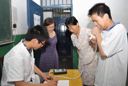 市人民医院体检中心忠实守护学生健康