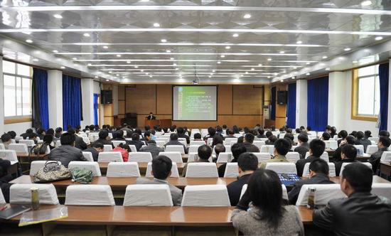 刘春华为市委党校学员讲授健康教育