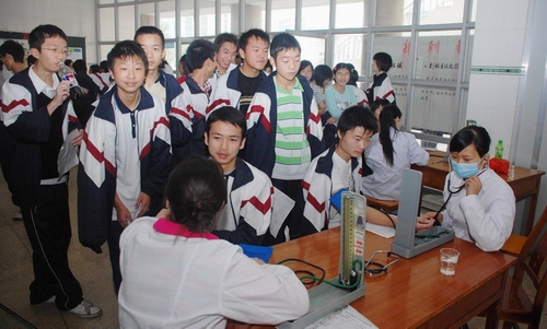 体检中心顺利完成6000名高中生体检任务