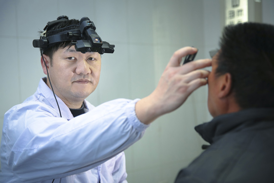 眼科中心专家：挽救学生视力抓住暑假黄金时期