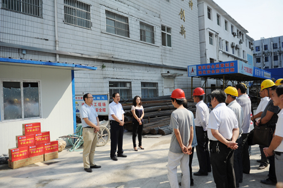 院领导慰问医院工地建设人员