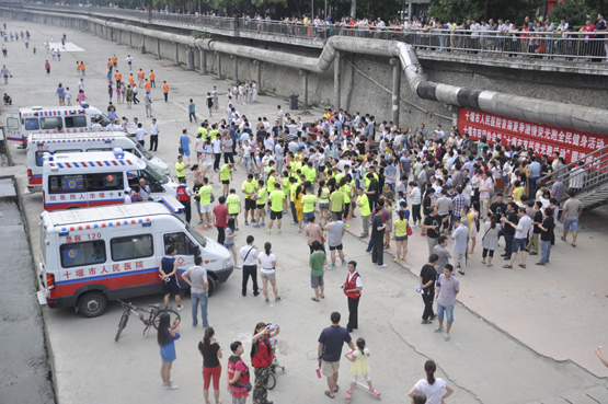 十堰市首届激情夏季荧光跑全民健身活动精彩举行