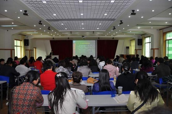 刘春华为党校学员传授“健康秘诀”