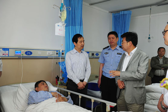 “爱民警官”王伟在我院得到有效救治