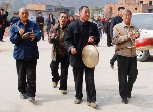 心贴百姓 情动山乡