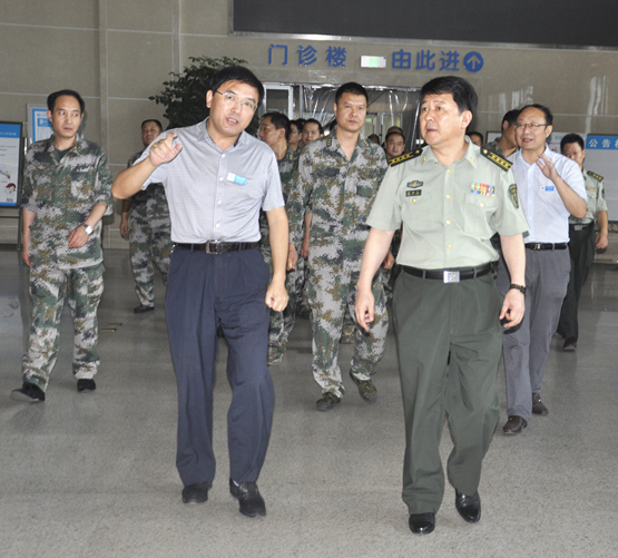 十堰军分区宋继光政委一行来院指导